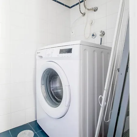 Flores Plaza By Lovelystay アパート *