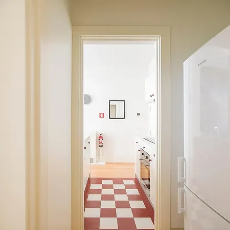 Flores Charming Studio W Balcony By Lovelystay