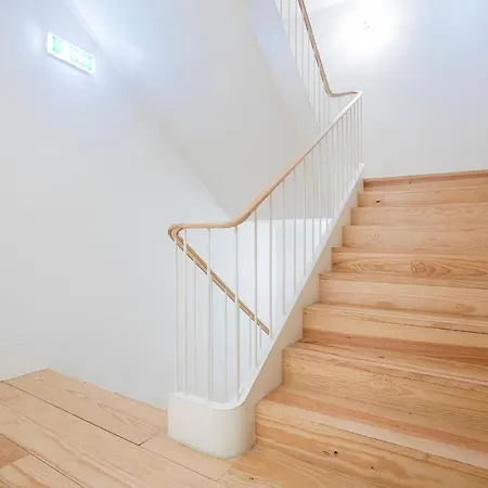 Apartment Flores Plaza By Lovelystay