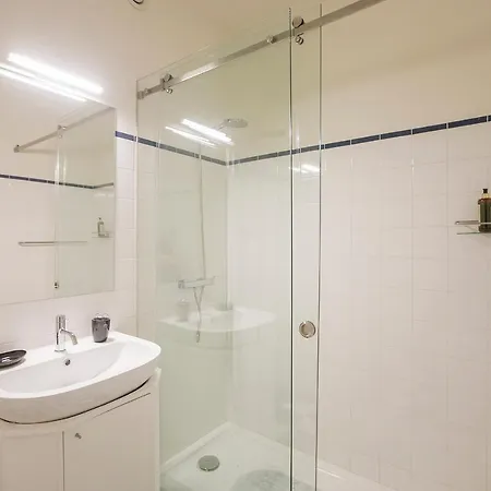 Flores Plaza By Lovelystay *