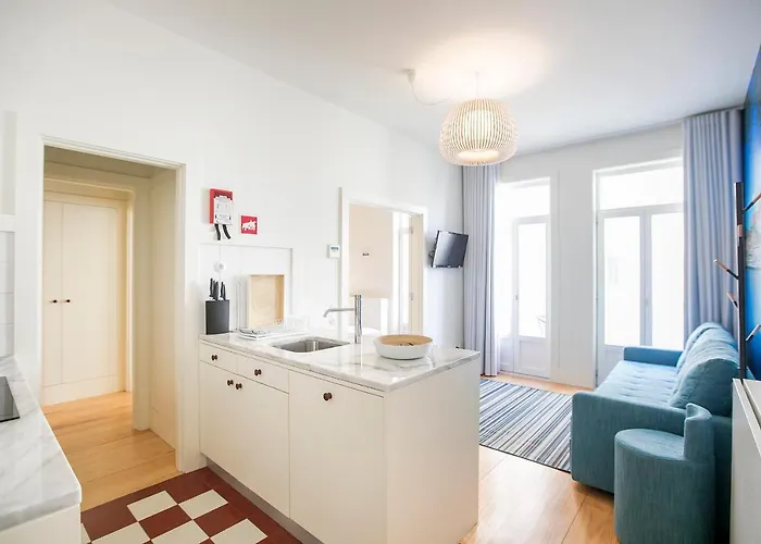 Apartment Flores Plaza By Lovelystay