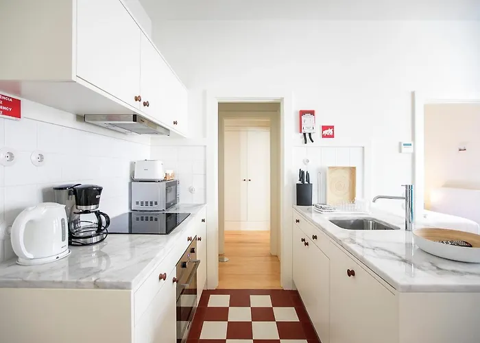 Apartment Flores Plaza By Lovelystay *