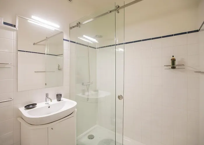 Flores Plaza By Lovelystay *