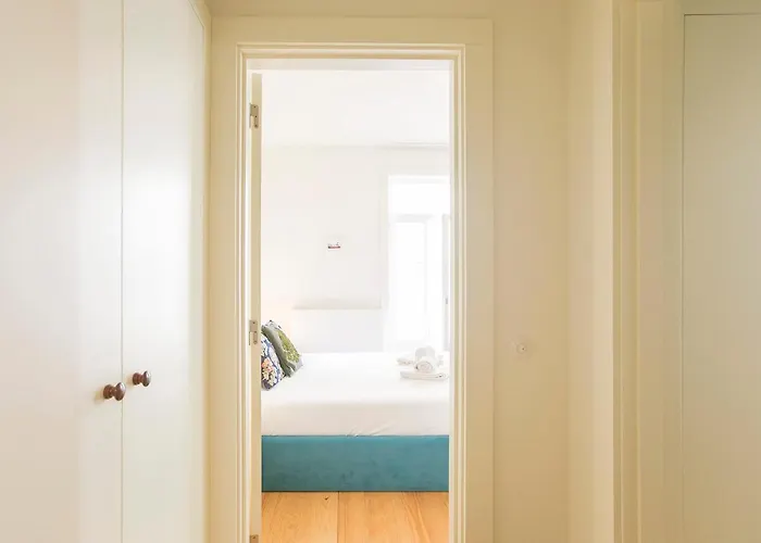 Apartment Flores Plaza By Lovelystay