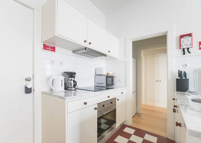 Apartment Flores Plaza By Lovelystay *