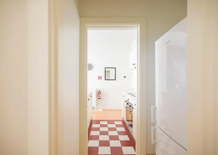 Flores Plaza By Lovelystay